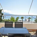 Luxury Beachfront 度假居 *